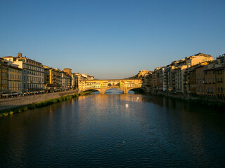 Italia, Toscana, Firenze. Il Ponte Vecchio al tramonto.
