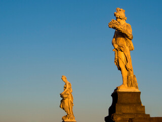 Italia, Toscana, Firenze. Statue del Ponte Santa Trinita.