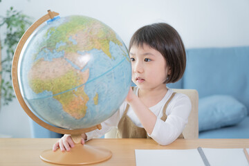 アジア人　子供　学習　ポートレート