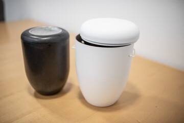 Urne für Bestattung und Beerdigung