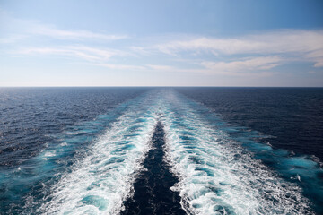 Trail of beautiful and clear water from cruise ship in Caribbean Sea in summer time - obrazy, fototapety, plakaty