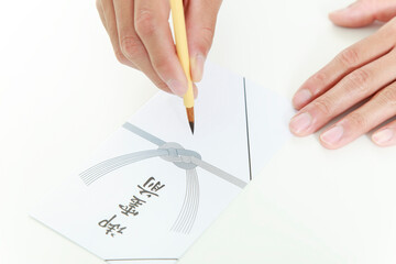 筆で香典に記名するイメージ。習字,仏事,アジアン・日本文化イメージ