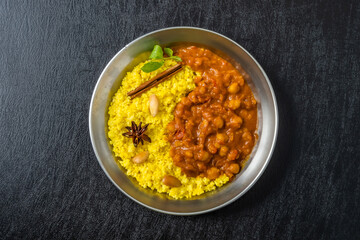 クスクスとひよこ豆のカレー　Curry with chickpeas and couscous