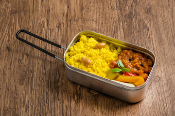 クスクスとひよこ豆のカレー　Curry with chickpeas and couscous © norikko