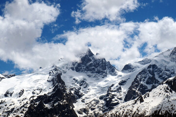 Fototapeta na wymiar Snowy summit of a mountain in the Alps