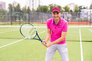 Male tennis player on the tennis court