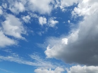 Obraz premium 晴れ・青空（天色）・朝、昼・高積雲（ひつじ雲）・雲6割Sunny, blue sky (heaven color), morning, daytime, altocumulus (sheep cloud), 60% cloud