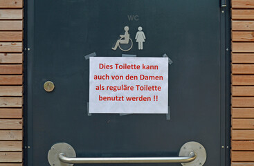 öffentliche toilette