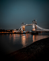 Tower Bridge de noche