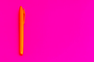 Magenta colored highlighters at magenta background with copy space