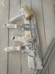 spatula for painters on a wooden chair