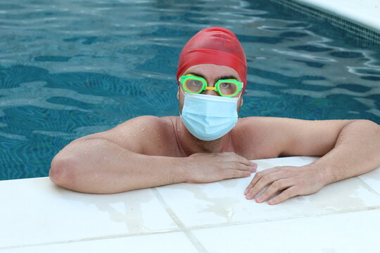 Swimmer training with surgical mask 