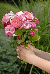 BOUQUET DE ROSES POUR FETE DES MERES