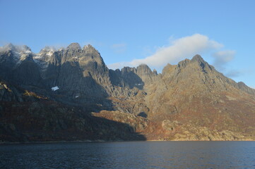 Obraz premium Autumn colors in the mountains and fjords of the Lofoten islands in Norway