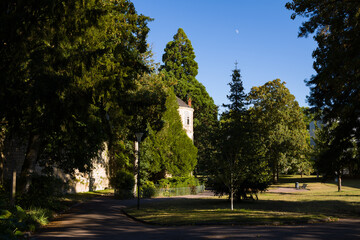 La promenade des Remparts, à Nevers, dans la Nièvre, en Bourgogne, en France et en été.