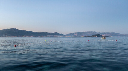 widok na morze adriatyckie i góry, chorwacja, dalmacja
