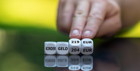 Symbol für die Kindergelderhöhung 2021 von 204 EUR auf 219 EUR.
