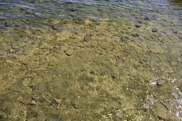 Lagoa de água cristalina
