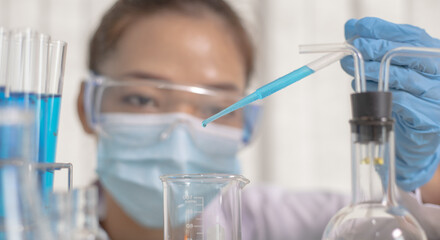 Fototapeta premium Doctor is testing a vaccine against the virus in the lab.