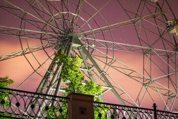 Fototapeta premium ferris wheel in the park