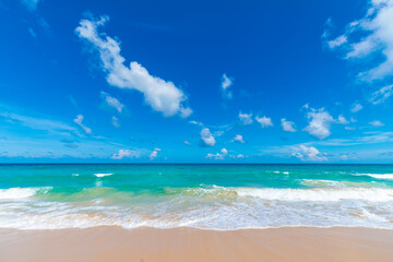Fototapeta na wymiar White sand tropical beach blue sky with cloud