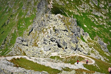 Strome podejście pod Rohacz Płaczliwy, Plačlivý Roháč w słowackich Tatrach, Zachodnich - obrazy, fototapety, plakaty