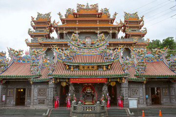 Fototapeta premium Exterior of Guandu Temple in Taipei, Taiwan 台湾・台北の寺院 關渡宮