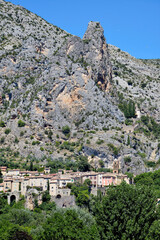 Obraz premium Moustiers-Sainte-Marie at the foot of the mountain,commune in the Alpes-de-Haute-Provence department in southeastern France