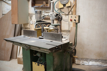 Wood cutting machine for furniture production