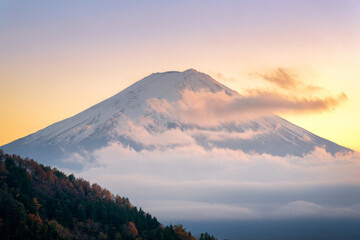 Naklejka premium Beautiful natural landscape view of Mount Fuji at Kawaguchiko during sunset in autumn season at Japan. Mount Fuji is a Special Place of Scenic Beauty and one of Japan's Historic Sites.