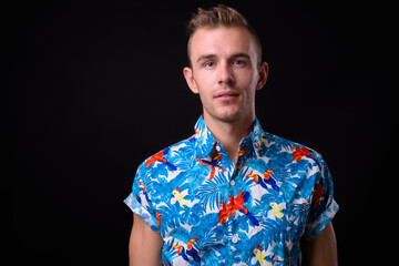 Obraz premium Portrait of young handsome tourist man ready for vacation