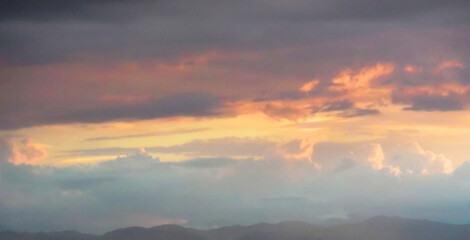 Obraz premium The cloud which is dyed the miraculous color that nature produces