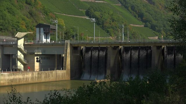 Saar River near the lock of Serrig, Saar Valley, Rhineland-Palatinate, Germany