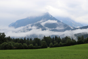 Fototapeta premium Berge, Alpen, Wolken, Wiese, Gipfel, Morgen, Berchtesgaden