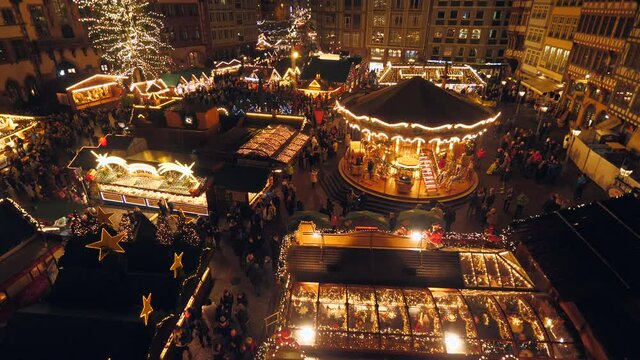 Christmas market at Roemer Square, Frankfurt, Main, Hesse, Germany