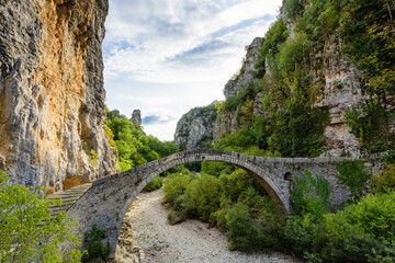 Bridge of Kokkoros or Noutsos. The stone bridge with unique arch was
first built in 1750. The bridge spans river of Vikos, just where narrowing in the river by two large rocks takes place.