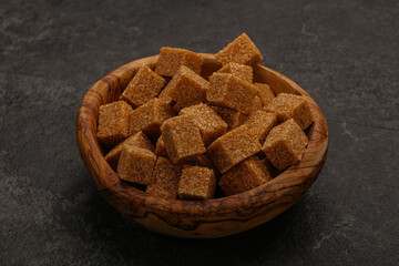 Cane sugar cubs in the bowl