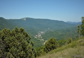 Fototapeta premium Mountain landscape with a village in raspadka