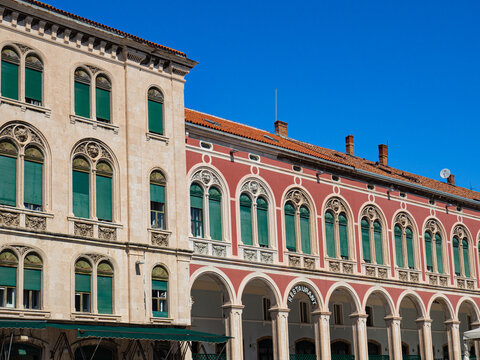Paisaje urbano con casas de colores en Split, Croacia , verano de 2019