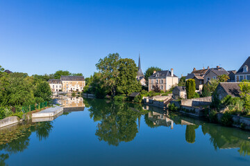 Fototapeta na wymiar Vaas village over Loir river - Sarthe, France