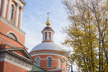 Fototapeta na wymiar Saint Trinity chuch in Moscow Russia. Autumn, sky, sunny day