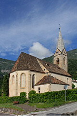 Fototapeta na wymiar la chiesa di San Nicolò a Caldaro (Bolzano)