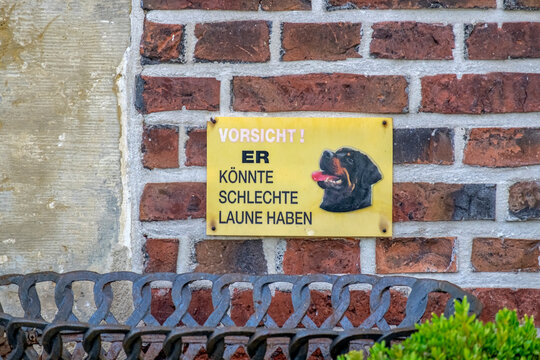 Hinweisschild, Vorsicht vor dem Hund