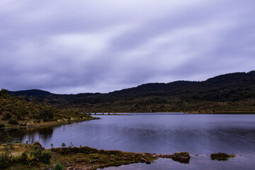 Hermoso lago en páramo