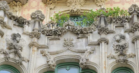 Fotobehang Detalles en los edificios europeos y sus balcones.  © X A N A R O N U K