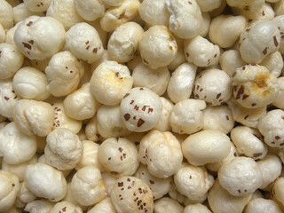 White color popped whole Fox nut