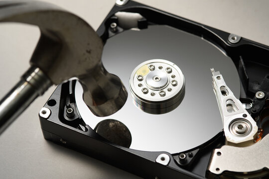 PCのハードディスクの破壊イメージ