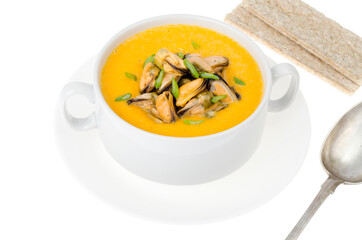 Cream soup with canned mussels. Studio Photo