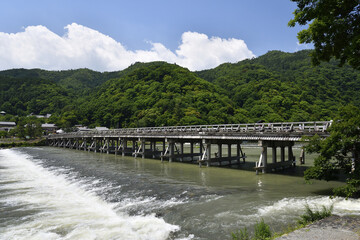 初夏の京都嵐山の渡月橋