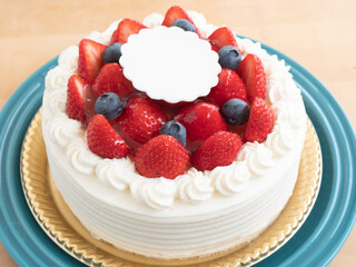 苺たっぷりの生フルーツケーキ【コピースペースあり】